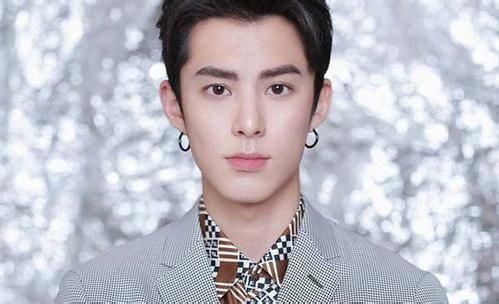 王鹤棣娱乐吃大瓜视频