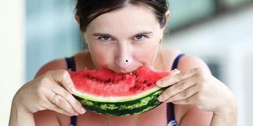 娱乐吃瓜酱玫瑰女人,娱乐吃瓜酱的甜蜜诱惑